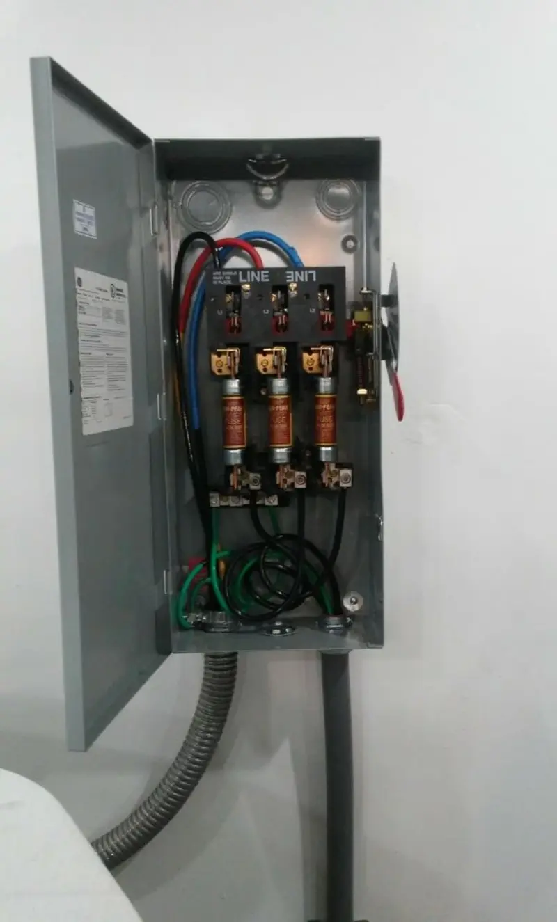 Three-phase disconnect switch installed for Smoke Detector Installation in Mattawa